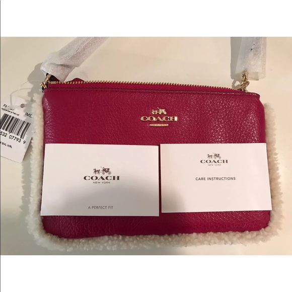 NWT COACH Wristlet Pink Pebbled Leather Shearling Trim Cranberry Ivory Case NEW - Picture 4 of 9